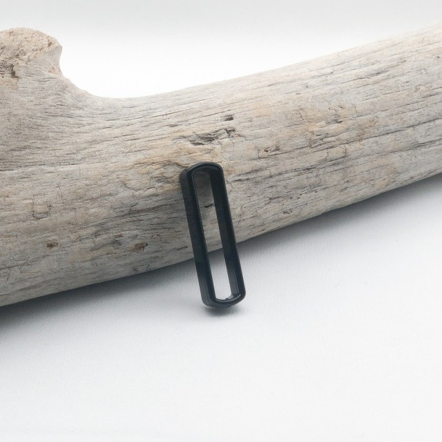 Black plastic loops 25MM